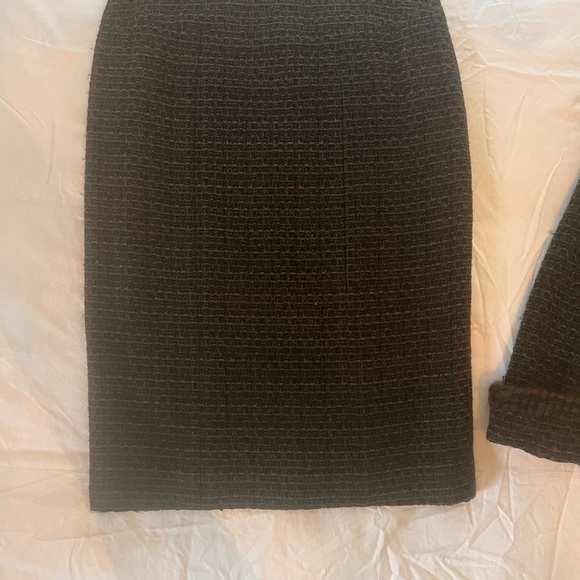 Chanel skirt suit - Picture 3 of 7